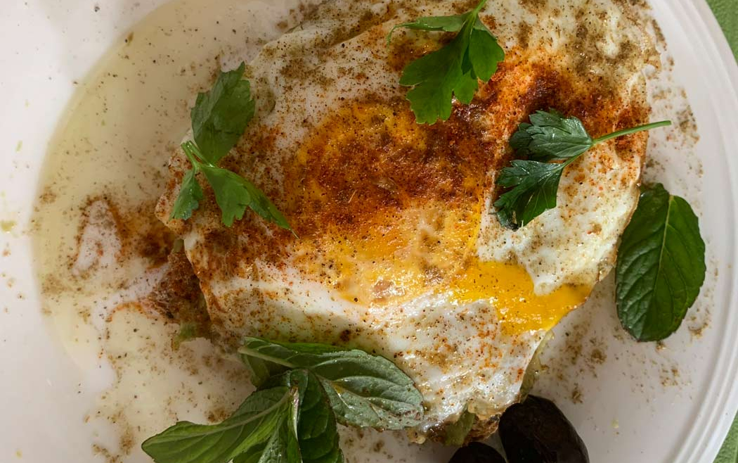 AVOKADOLU GÖZ YUMURTA